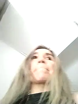 Snapshot of Ms_lunaRose chatting on 09-23-25, 08:27 Ms lunaRose online show from 09-23-25, 08:27