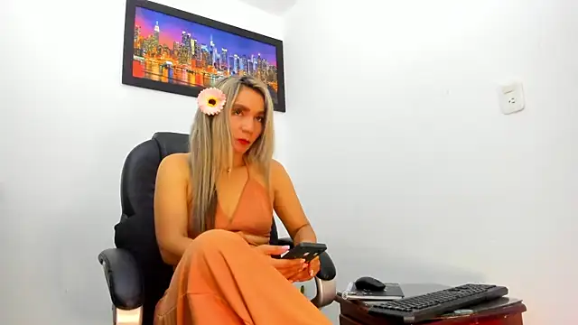 Snapshot of Ms_lunaRose chatting on 10-02-25, 12:47 Ms lunaRose online show from 10-02-25, 12:47