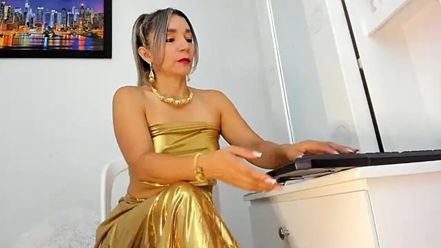 Ms lunaRose online show from 06-14-26, 05:25