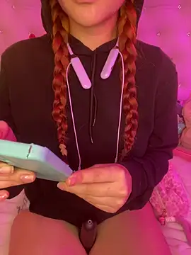 Snapshot of Ashly_cutee chatting on 02-03-26, 10:15 Ashly cutee online show from 02-03-26, 10:15