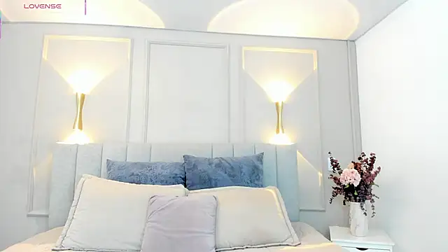 victoria bourne online show from 12-20-25, 07:17