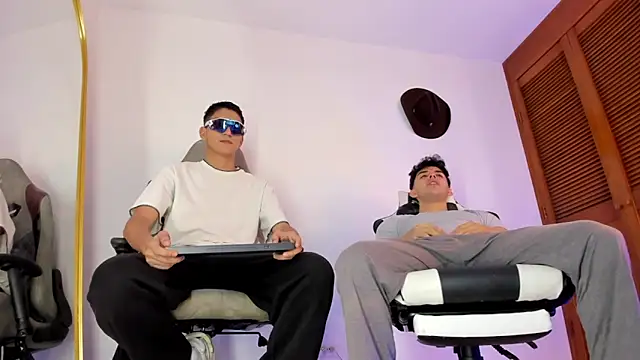 sotooliver3 online show from 09-10-25, 07:02