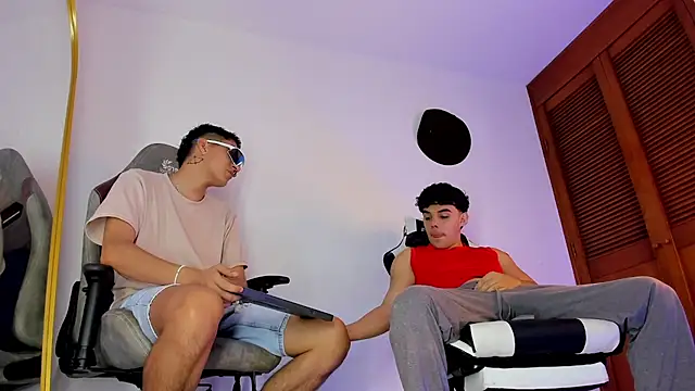 sotooliver3 online show from 11-04-25, 09:18