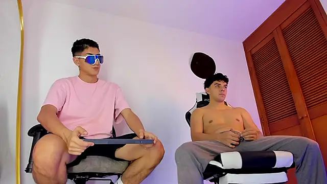 sotooliver3 online show from 11-03-25, 08:34