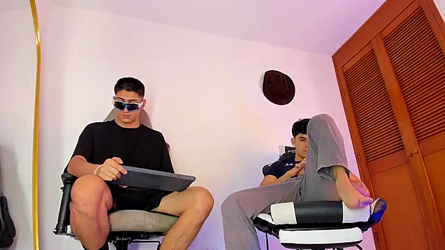 sotooliver3 online show from 10-19-25, 06:10