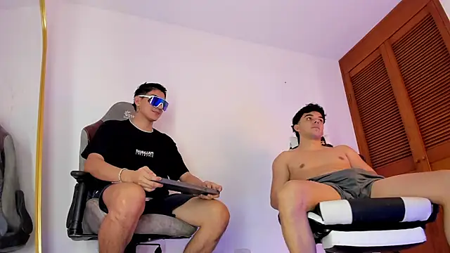 sotooliver3 online show from 11-22-25, 08:29