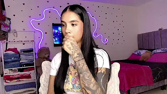 Snapshot of mia_yireth chatting on 02-21-26, 11:18 mia yireth online show from 02-21-26, 11:18