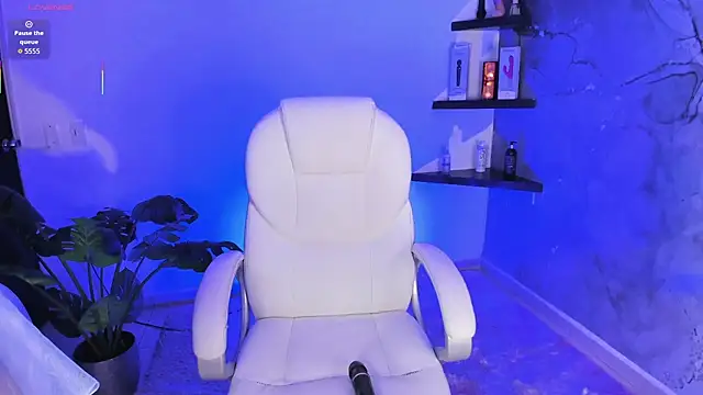 Lilokat  online show from 11-18-25, 03:43