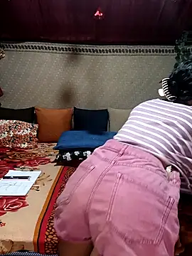 Snapshot of emali_baba chatting on 04-08-26, 04:25 emali baba online show from 04-08-26, 04:25