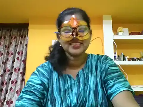 Snapshot of kavya1 chatting on 10-09-25, 04:35 kavya1 online show from 10-09-25, 04:35
