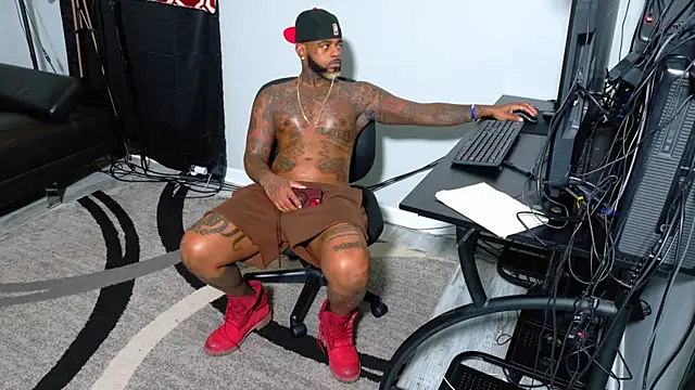 SLANGONDEMHOES online show from 10-31-25, 03:41