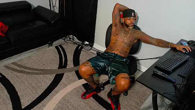 SLANGONDEMHOES online show from 11-10-25, 06:57