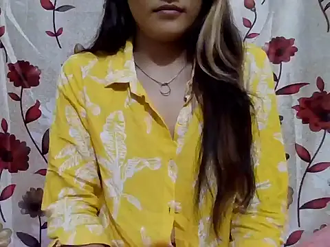 Snapshot of Amira90 chatting on 10-04-25, 06:31 Amira90 online show from 10-04-25, 06:31