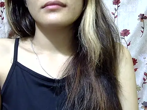 Snapshot of Amira90 chatting on 10-10-25, 09:32 Amira90 online show from 10-10-25, 09:32