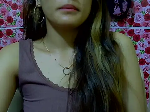 Snapshot of Amira90 chatting on 09-10-25, 03:33 Amira90 online show from 09-10-25, 03:33