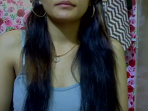 Snapshot of Amira90 chatting on 09-18-25, 05:43 Amira90 online show from 09-18-25, 05:43