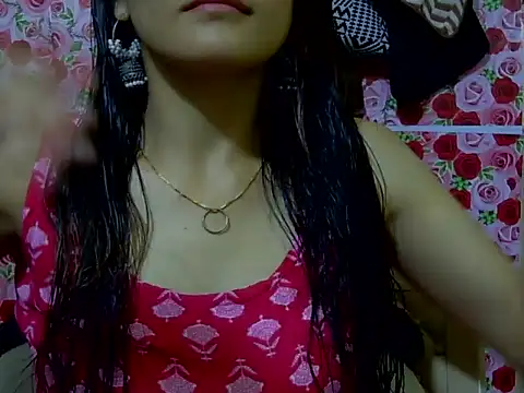 Snapshot of Amira90 chatting on 09-19-25, 07:23 Amira90 online show from 09-19-25, 07:23