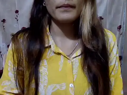 Snapshot of Amira90 chatting on 10-18-25, 05:04 Amira90 online show from 10-18-25, 05:04