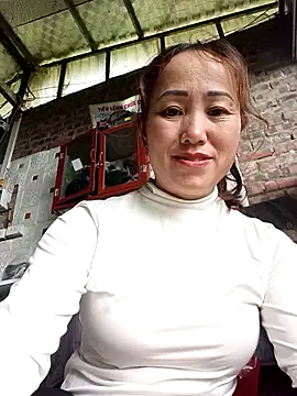 Snapshot of Fienjr chatting on 10-21-25, 02:33 Fienjr online show from 10-21-25, 02:33