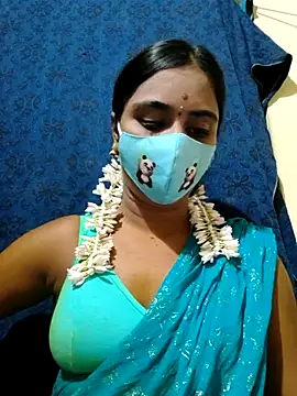 mini-queen online show from 10-31-25, 01:52