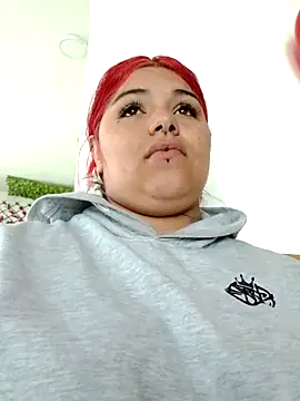 Snapshot of snow_belle chatting on 02-14-26, 02:06 snow belle online show from 02-14-26, 02:06