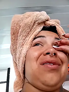 snow belle online show from 10-18-25, 07:27