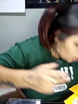 snow belle online show from 11-21-25, 02:54