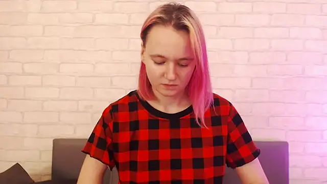 Ericha Stone online show from 11-19-25, 01:16