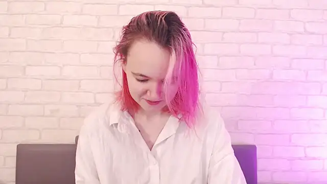 Ericha Stone online show from 12-17-25, 01:32