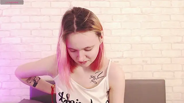 Snapshot of Ericha_Stone chatting on 02-06-26, 01:23 Ericha Stone online show from 02-06-26, 01:23