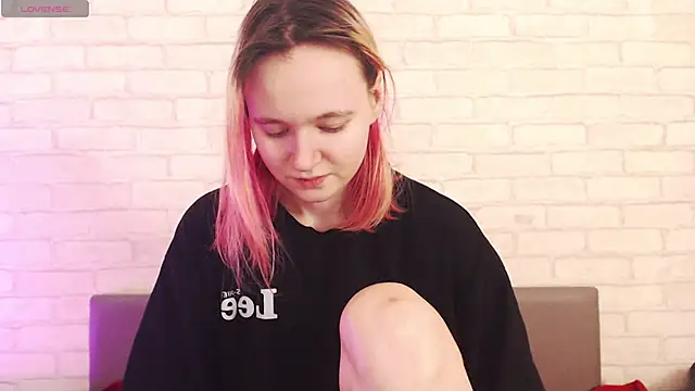 Snapshot of Ericha_Stone chatting on 02-18-26, 01:36 Ericha Stone online show from 02-18-26, 01:36