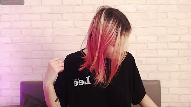 Snapshot of Ericha_Stone chatting on 02-03-26, 02:10 Ericha Stone online show from 02-03-26, 02:10