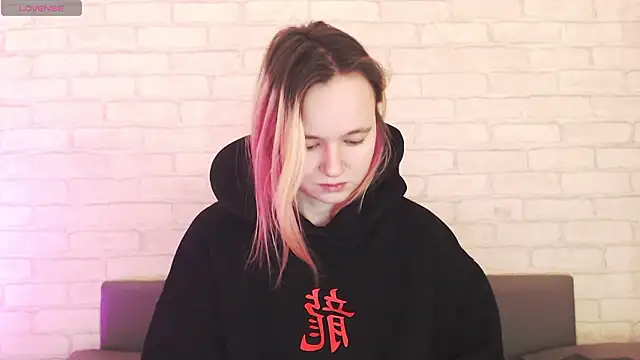 Ericha Stone online show from 03-18-26, 01:31