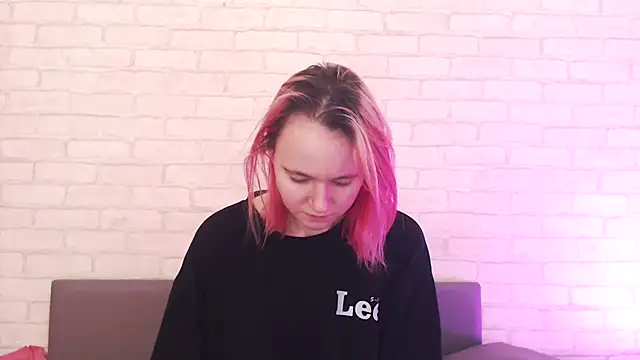 Ericha Stone online show from 12-18-25, 01:44