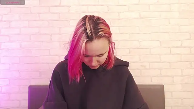 Ericha Stone online show from 11-07-25, 03:22