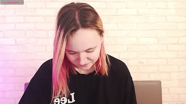 Snapshot of Ericha_Stone chatting on 02-20-26, 01:35 Ericha Stone online show from 02-20-26, 01:35