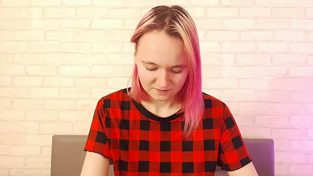 Ericha Stone online show from 11-20-25, 01:39