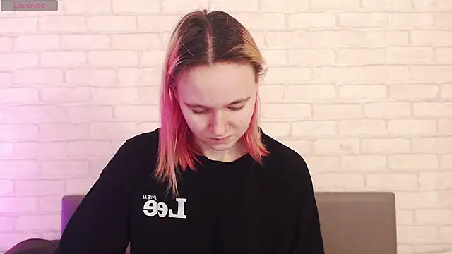 Ericha Stone online show from 01-10-26, 01:23