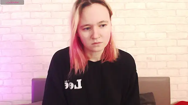 Snapshot of Ericha_Stone chatting on 02-17-26, 01:14 Ericha Stone online show from 02-17-26, 01:14