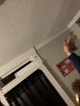 StylishEchium online show from 10-27-25, 05:47