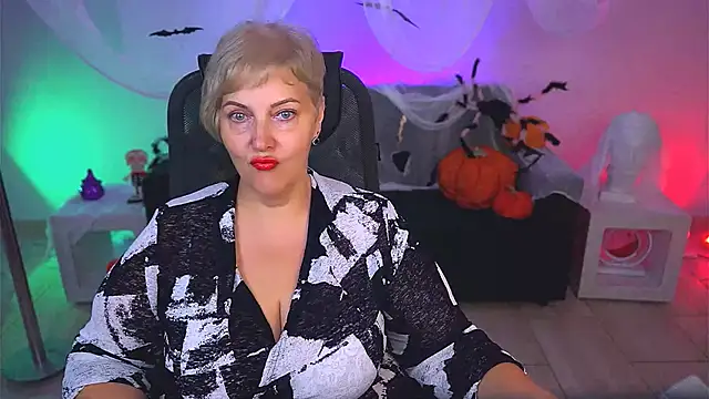 MaryMogan online show from 10-23-25, 04:44