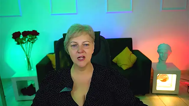 MaryMogan online show from 10-15-25, 04:55