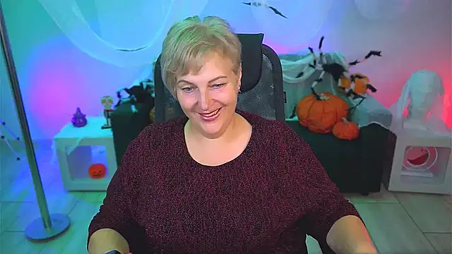 MaryMogan online show from 10-24-25, 04:11