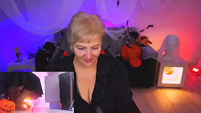 MaryMogan online show from 10-31-25, 03:58