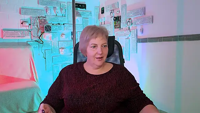 MaryMogan online show from 11-26-25, 03:01