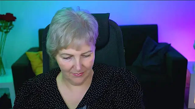 MaryMogan online show from 10-14-25, 04:13