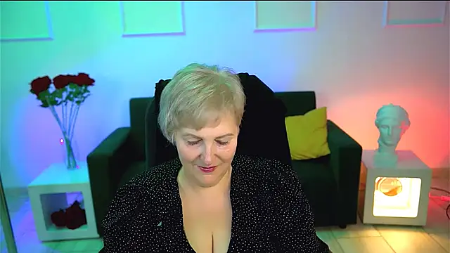 MaryMogan online show from 10-16-25, 04:10