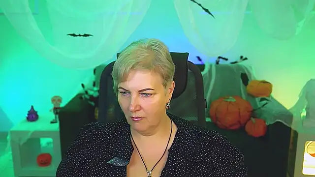 MaryMogan online show from 10-20-25, 04:25