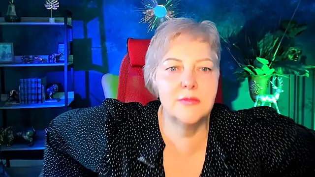 MaryMogan online show from 11-25-25, 05:19