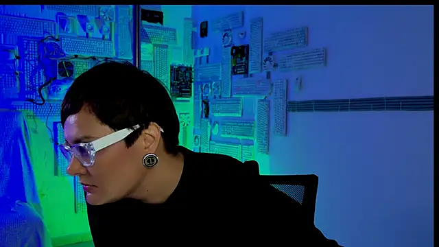 LauraDavidsons online show from 10-05-25, 03:58